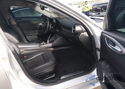 2017 Alfa Romeo Giulia Awd z USA, uszkodzony, nr VIN ZARFAEDN4H7533116